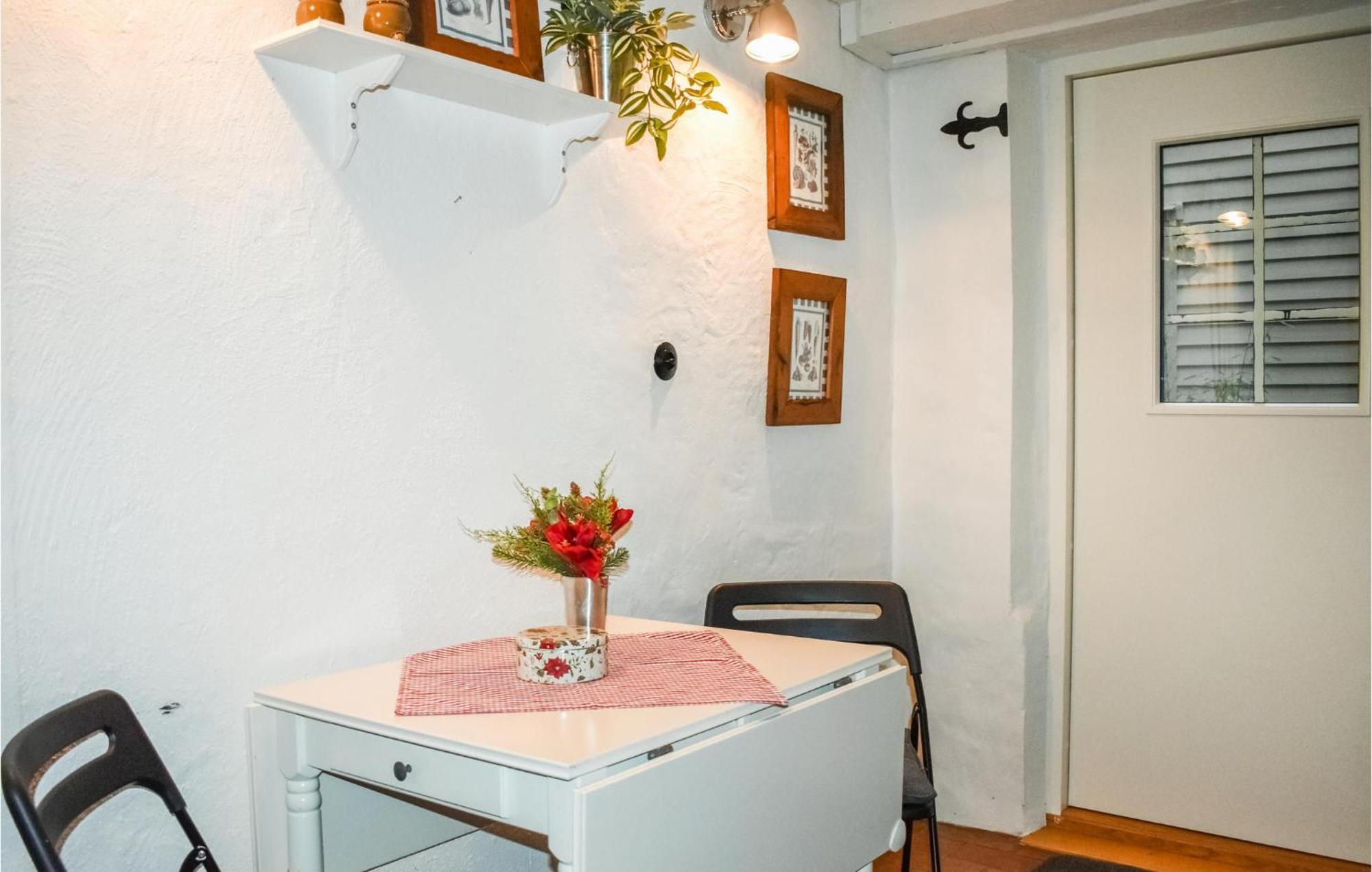 1 Bedroom Amazing Apartment In Ystad Exterior photo